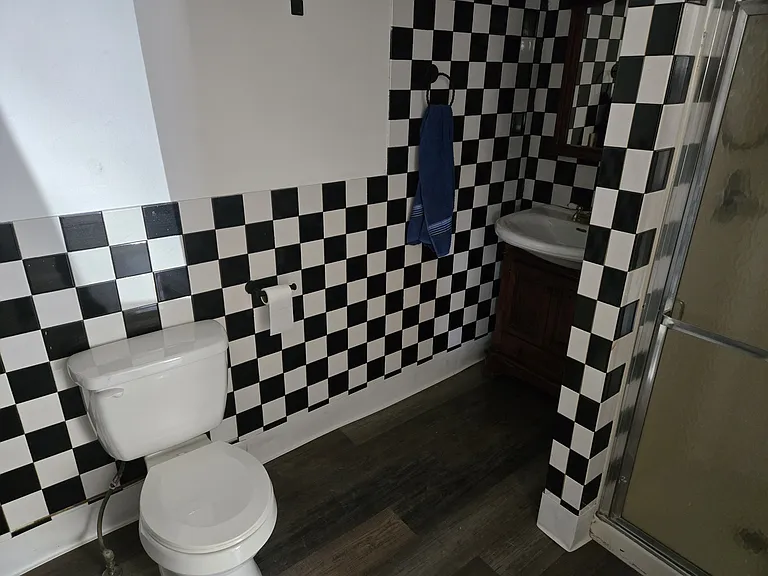 First floor Full bathroom