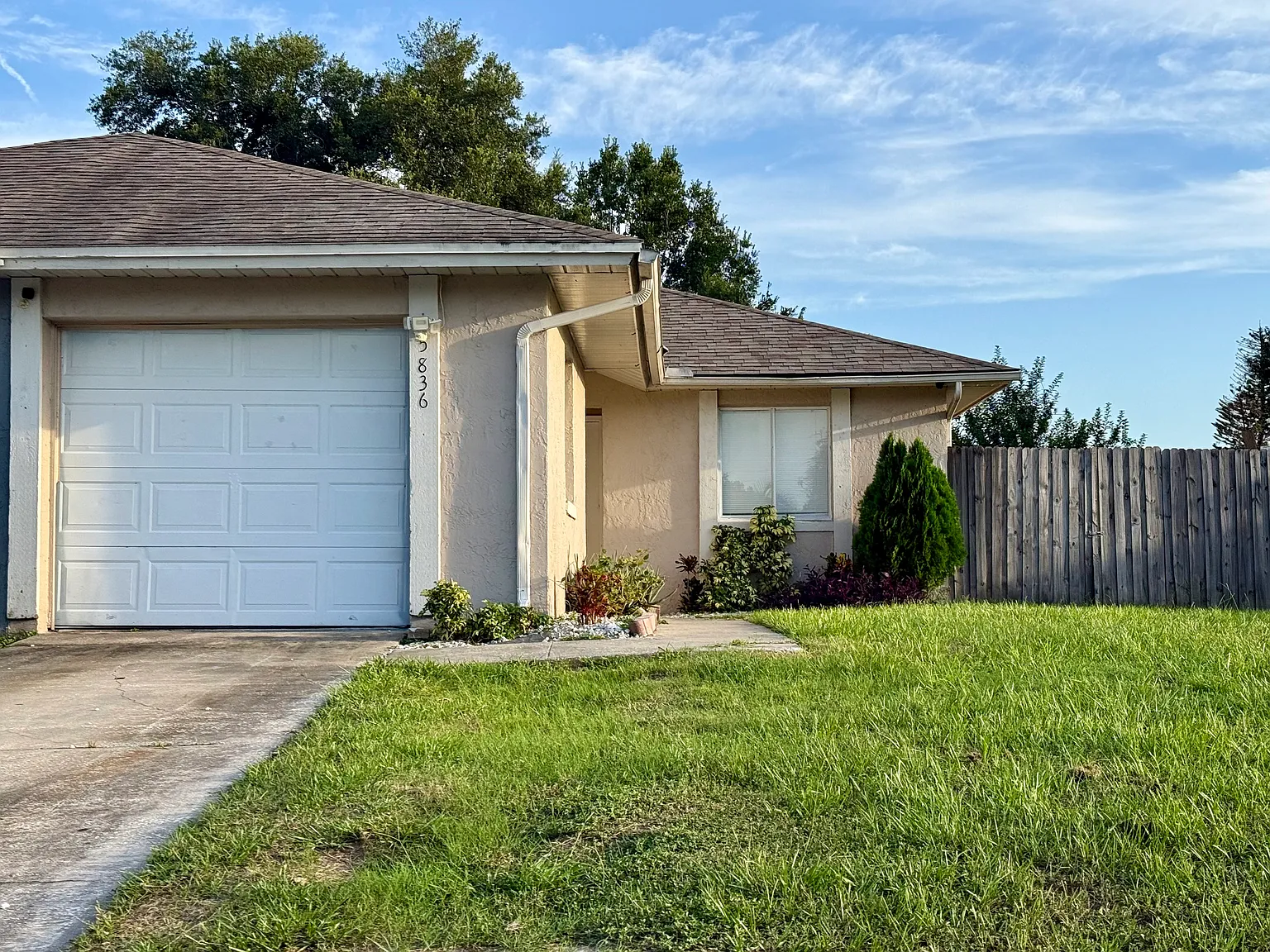 2 bed, 930 sqft, $1,799 — Photo 1