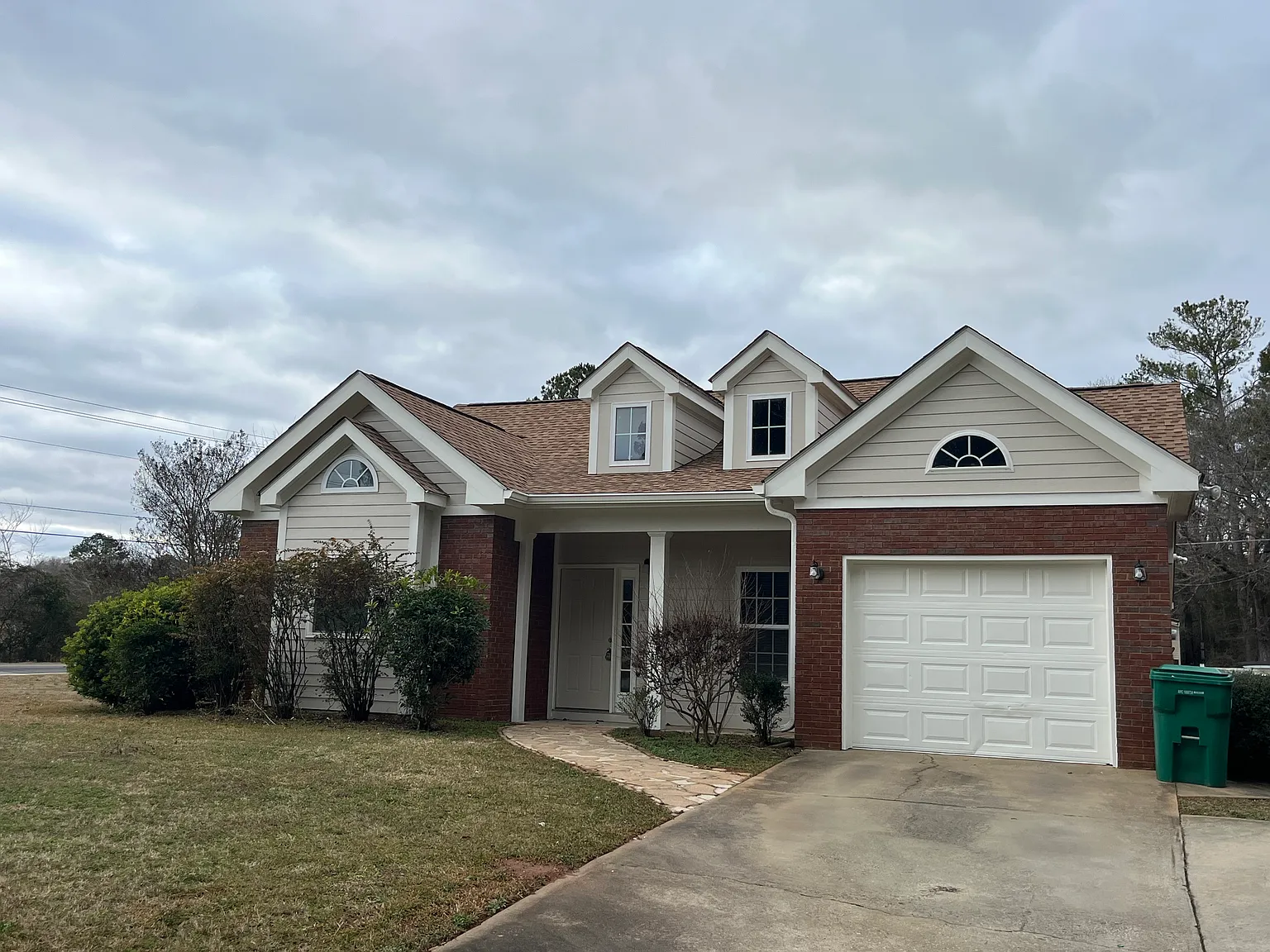3 bed, 1.5 bath, 1088 sqft, $1,750 — Photo 1