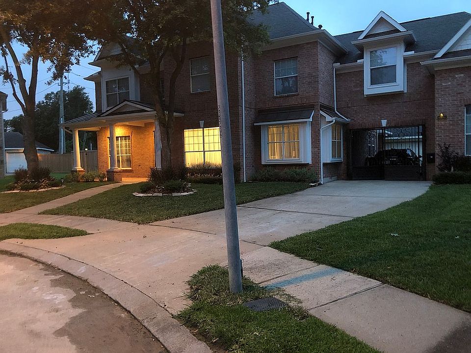 1st image of 16042 Berkshire Manor Ln