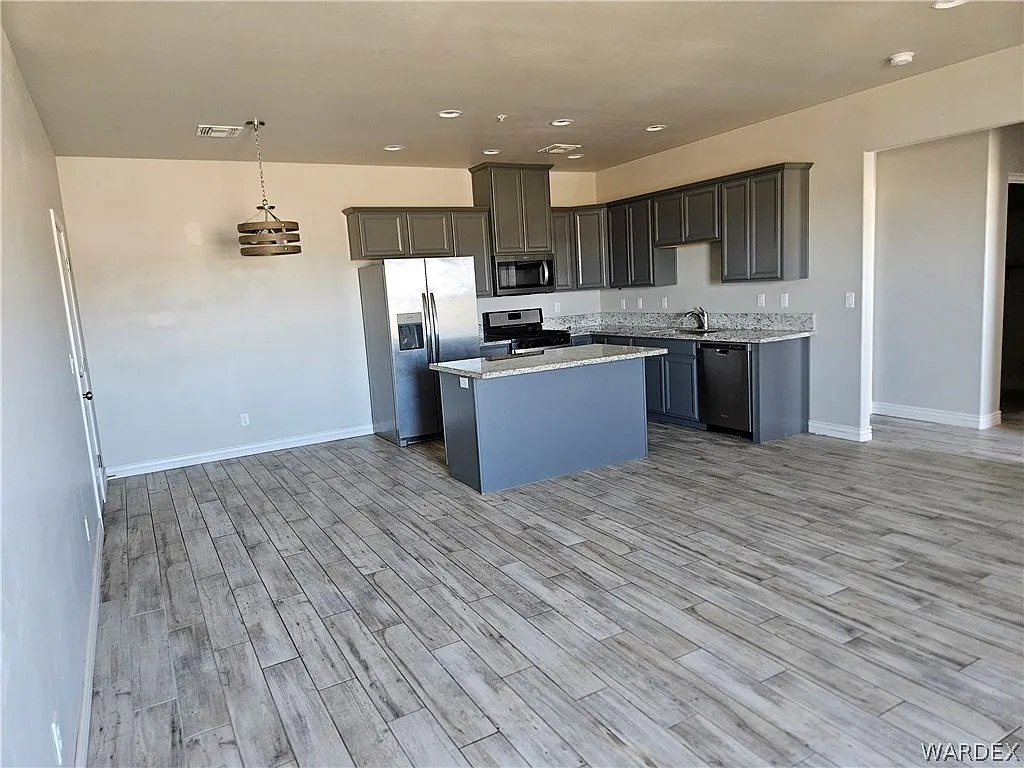 3 bed, 2.0 bath, 1397 sqft, $1,700 — Photo 2