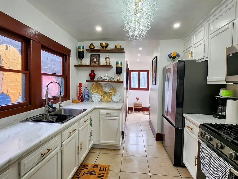 616 W Chapman Ave — Photo 36