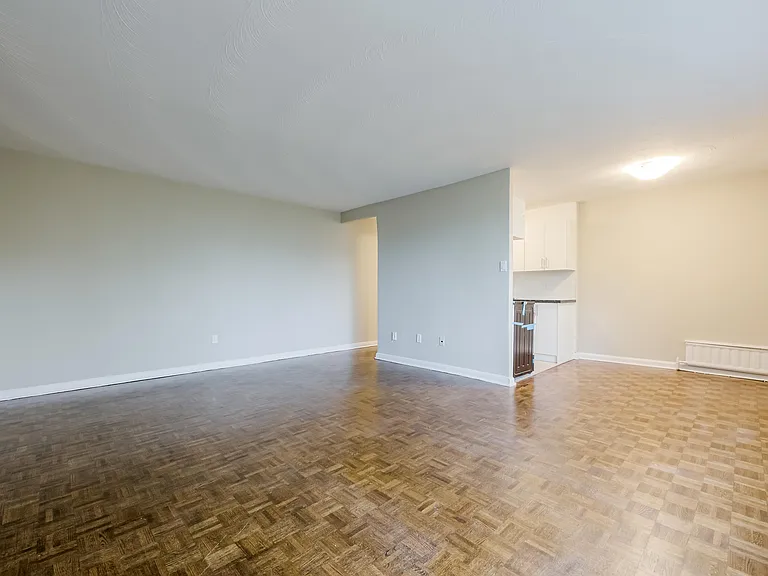 225 Cosburn Ave — Photo 6