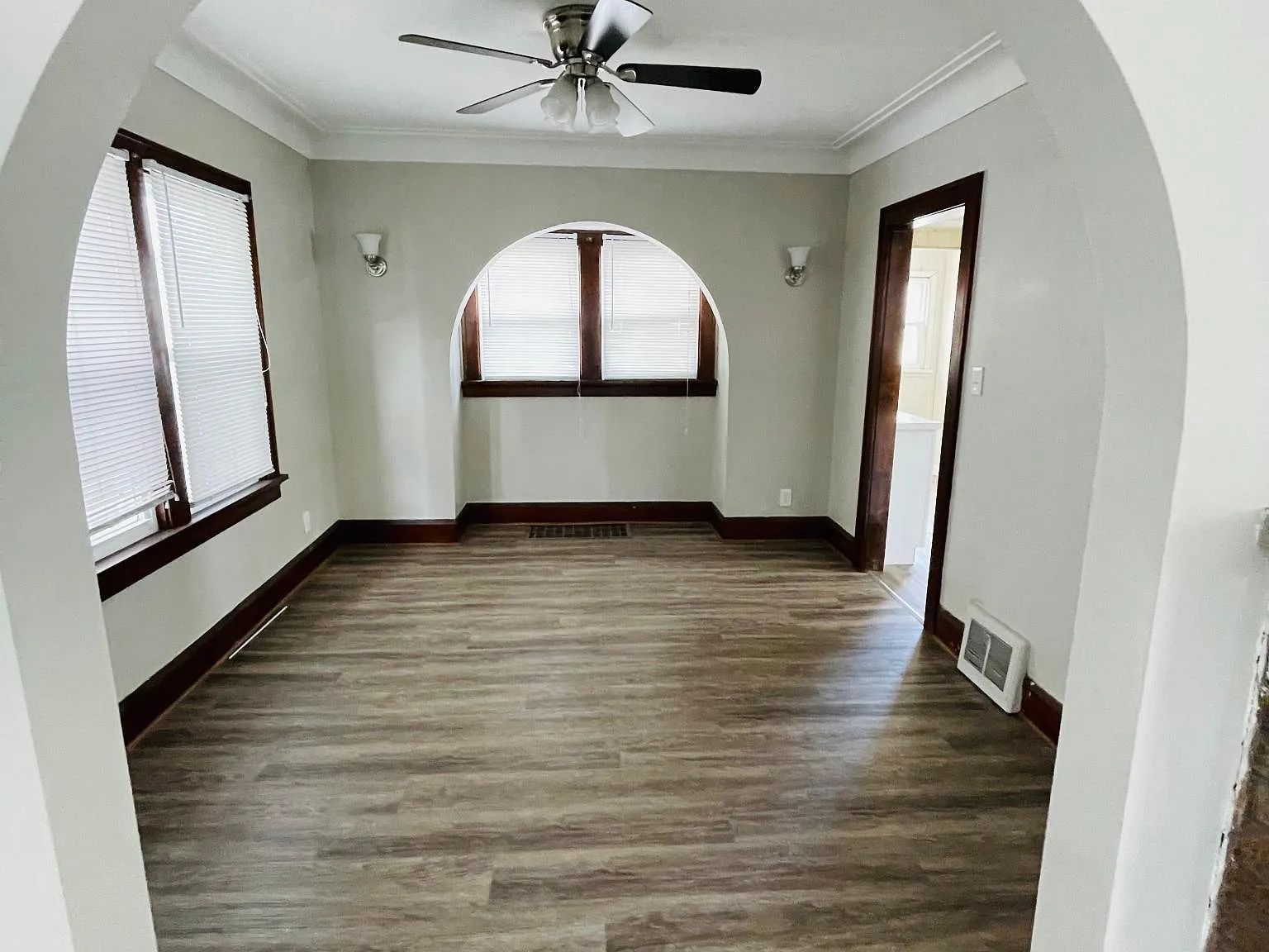 521 Shasta Dr — Photo 2