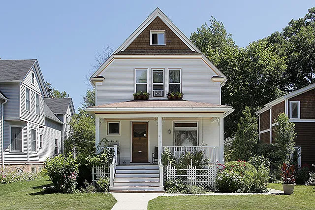 818 Prairie Ave photo 1