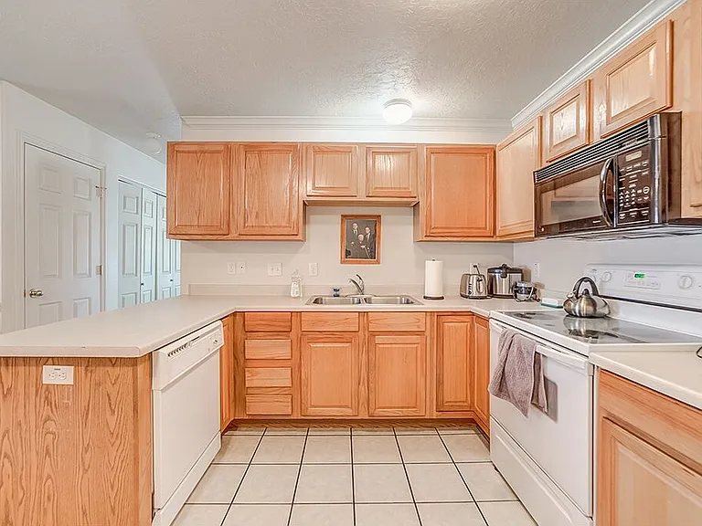 543 N University Ave #305 — Photo 4