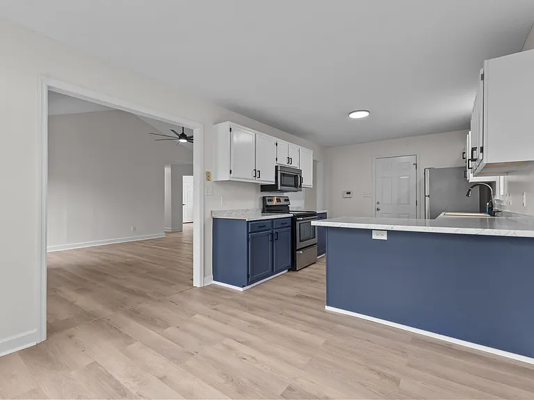 1821 Swann St — Photo 2