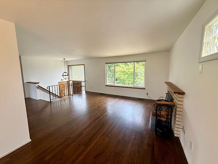 8421 31st Ave SW — Photo 3