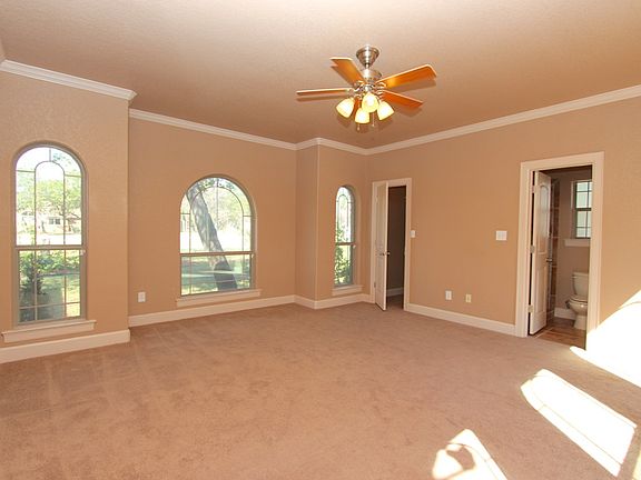 3rd image of 427 Rosewood Dr