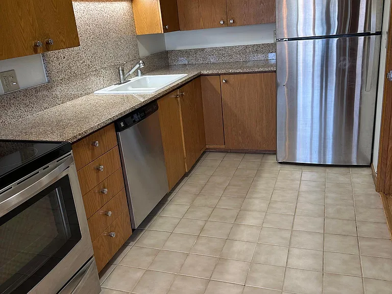 505 E Henry Clay St #101 — Photo 7