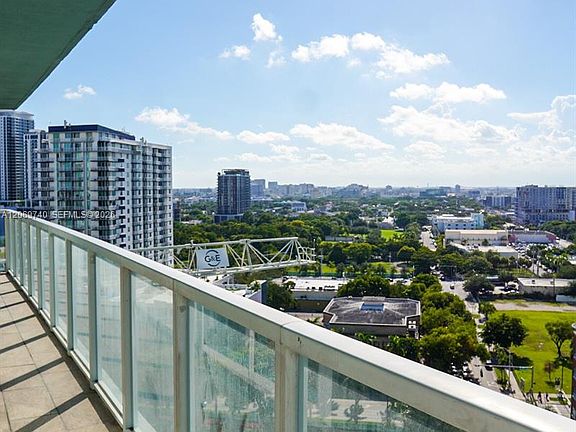 3rd image of 1900 N Bayshore Dr APT 1618