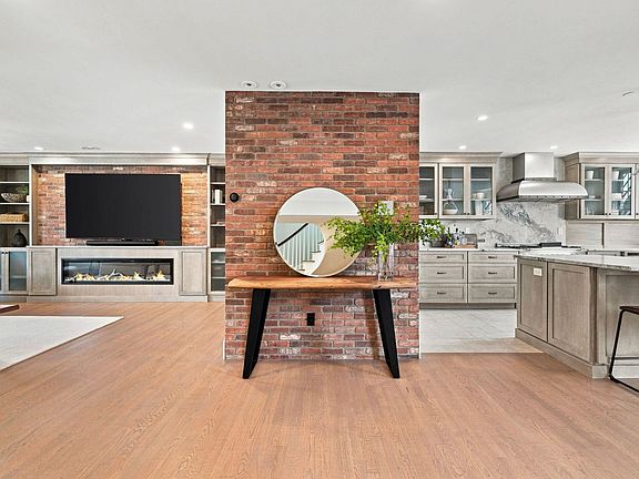 5th image of 31 Bowdoin St APT 4