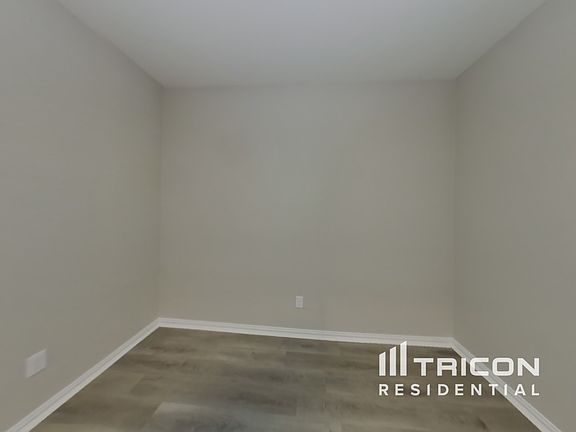 4th image of 110 New Haven St