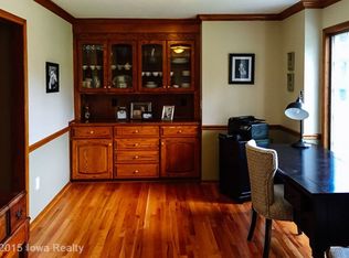 905 Sunset Dr, Indianola, IA 50125