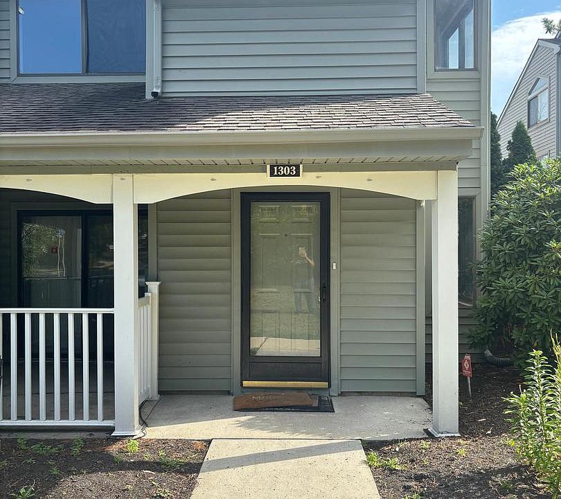 1st image of 1303 Roberts Way