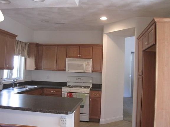 3rd image of 25 Emerald Ct #25