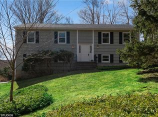 37 Hilltop Dr, North Salem, NY 10560