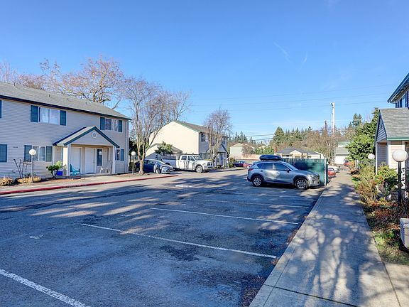 4th image of 13334-13410 SE Division St #14