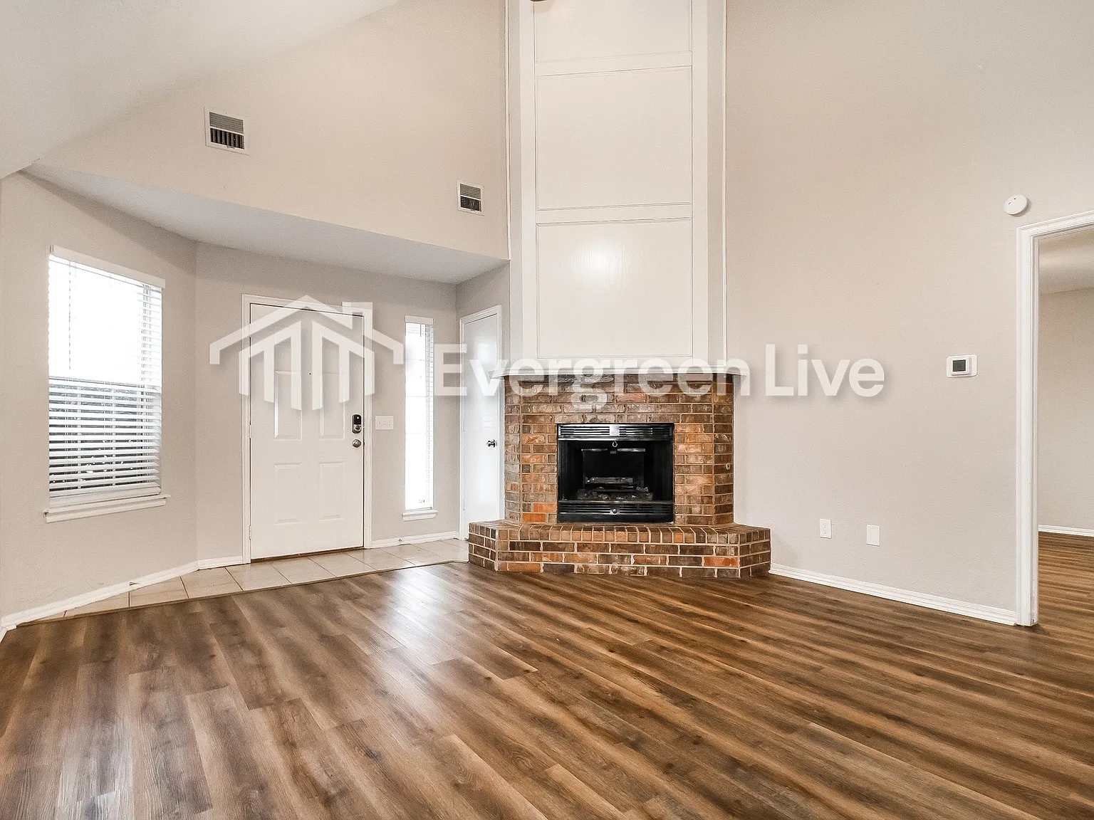 4 bed, 2.0 bath, 1449 sqft, $1,495 — Photo 2