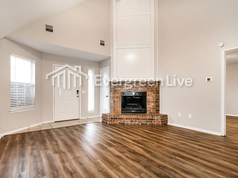 2607 Lonnie Ln — Photo 3