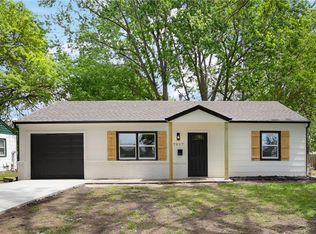 7017 N Campbell St, Gladstone, MO 64118