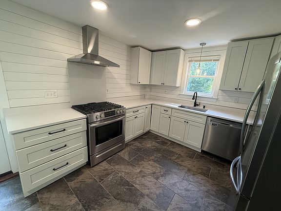 3rd image of 1270 West St