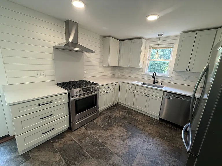 1270 West St — Photo 3