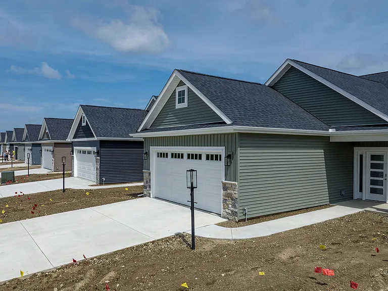 The Legends Homes — Photo 14