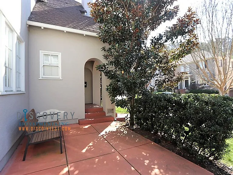 812 Trestle Glen Rd — Photo 3