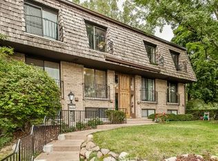 1701 Northfield Sq APT C, Northfield, IL 60093