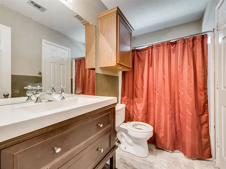 521 Brazos St — Photo 3