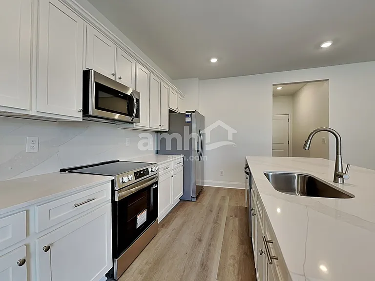 416 Armstrong Curv — Photo 4