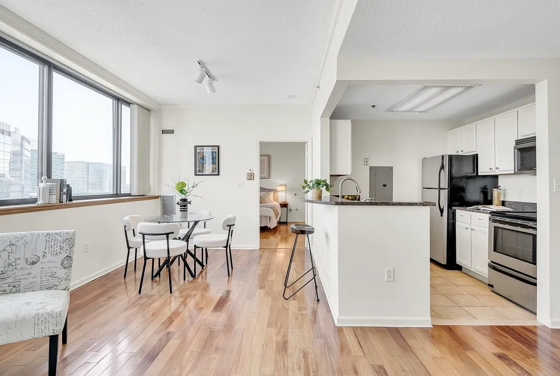 2 bed, 903 sqft, $3,850 — Photo 4