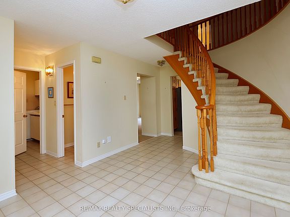 5th image of 4 Mowat Ct