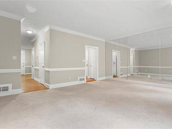 4th image of 104 Weatherburne Dr #104