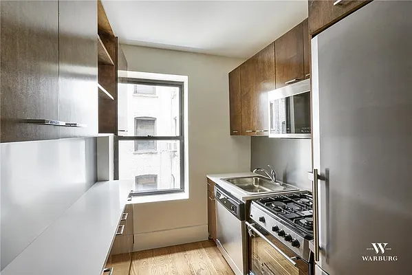 Sold by Warburg | media 8