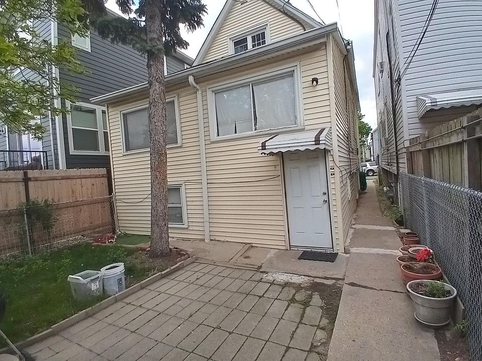 2nd image of 2924 N Wisner Ave
