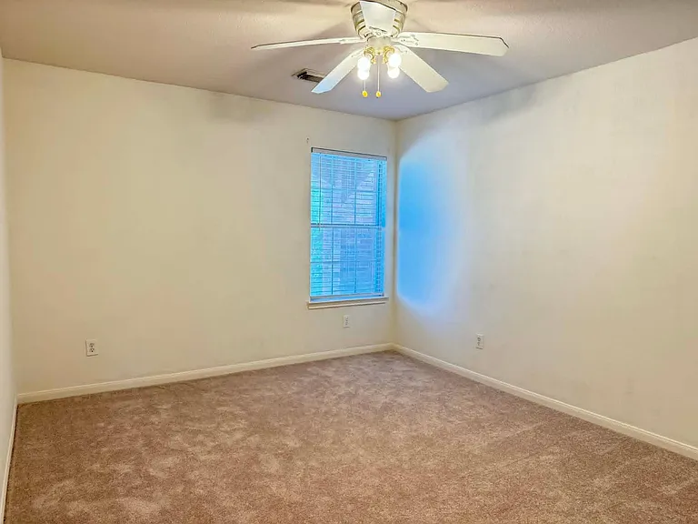 4710 Meadowthorn Ct — Photo 13