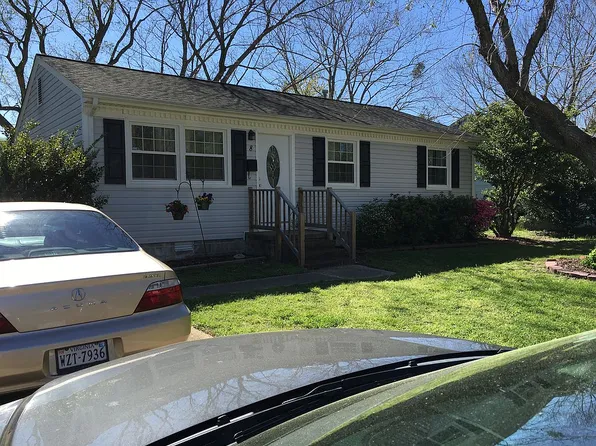 8 Clemwood Pkwy, Hampton, VA 23669