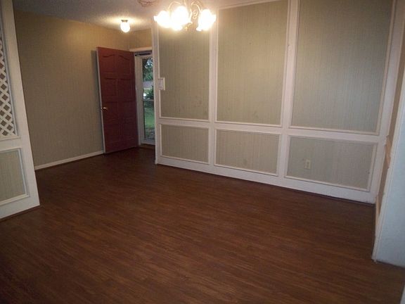4th image of 726 Scarlet Oak St
