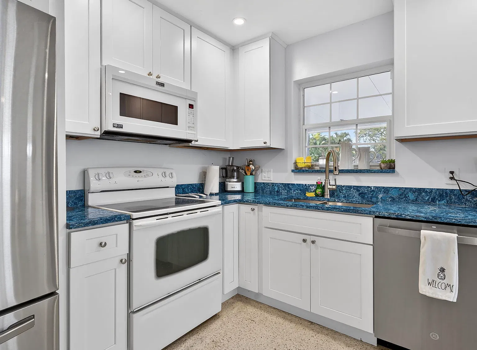 3 bed, 1599 sqft, $3,490 — Photo 1