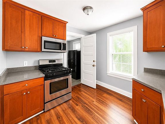 5th image of 7832-34 Plum St