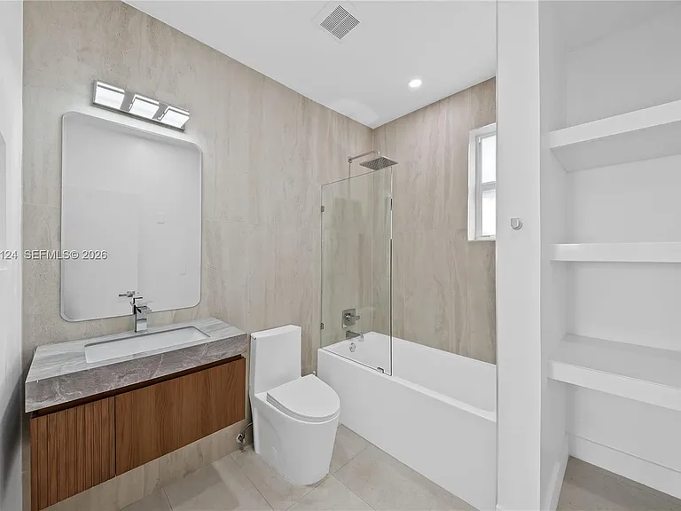 565 NW 44th St — Photo 15