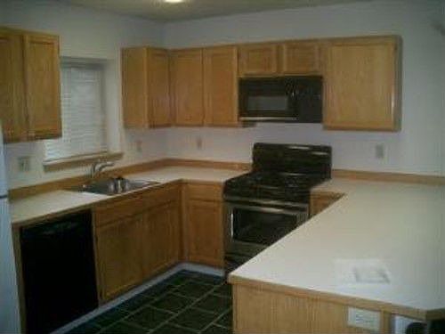 3rd image of 18262 Blueberry Ln SE