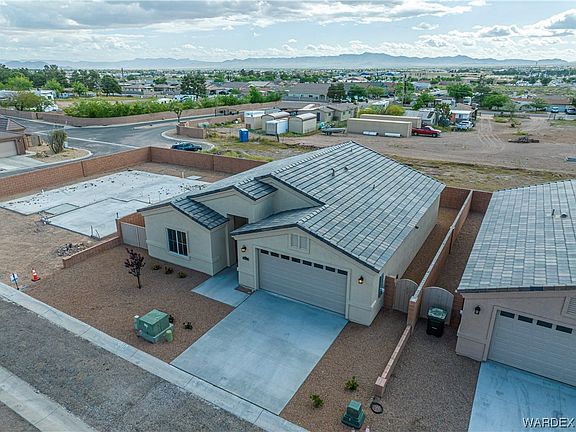 4th image of 828 Vista Grande Drive