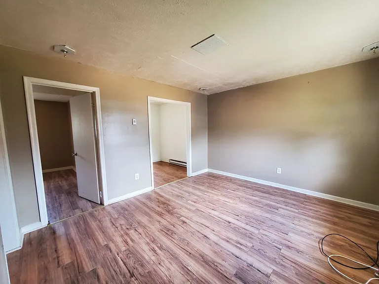6444B Applecross Ave — Photo 2
