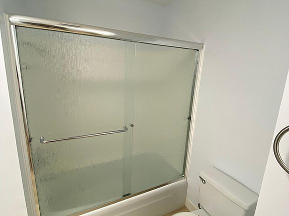 5th image of 1122 6th St APT 305