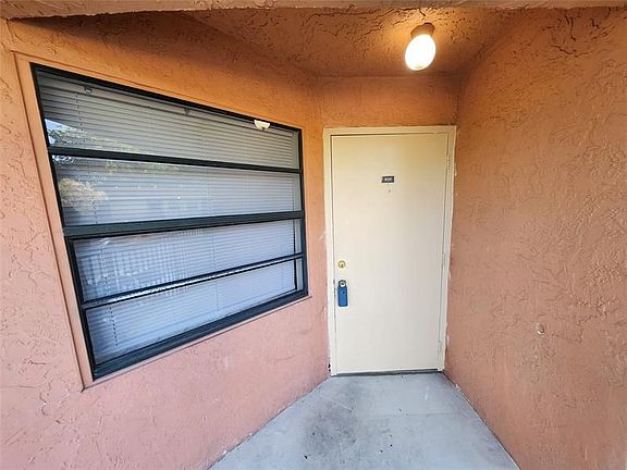 2nd image of 4110 Lakeside Dr #4110