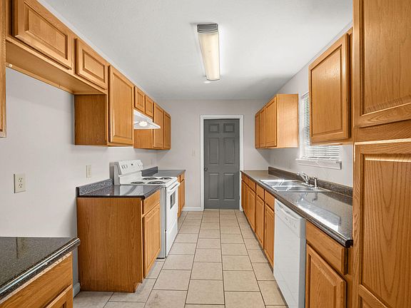 3rd image of 515 Curtis St