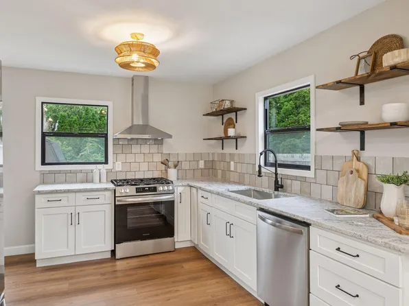 5848 Quebec Ave N, Crystal, MN 55428